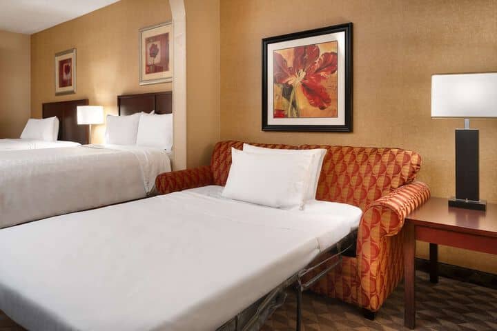 Room 4 of 37