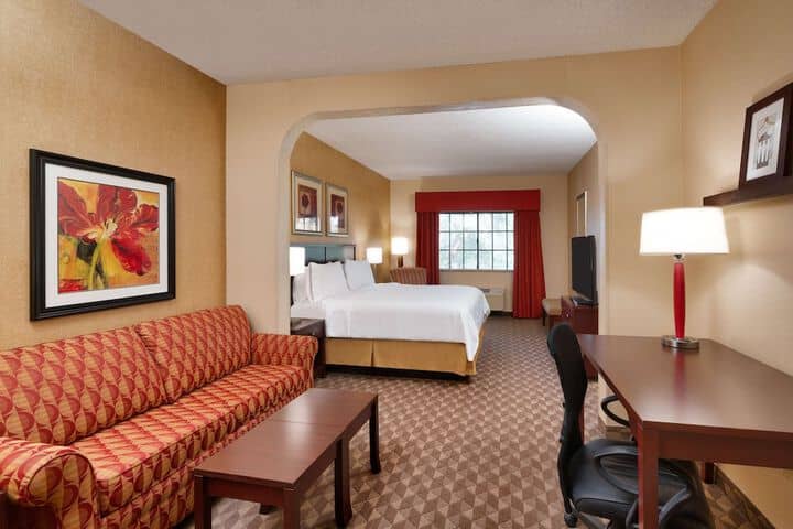 Room 9 of 37