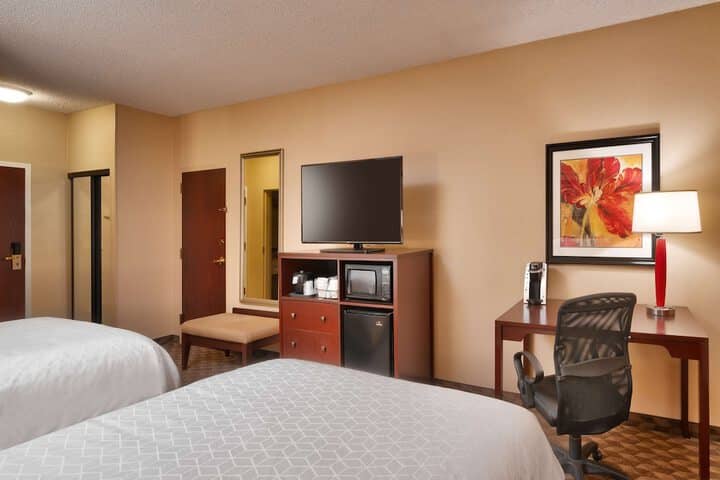 Room 13 of 37