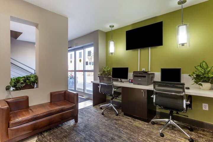 Business Center 37 of 41